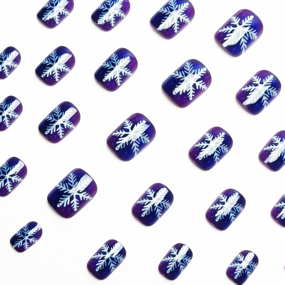 Artificial nails with festive snowflake design Kalsten