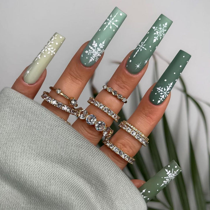Decorative Press-On Nail Art Set with Elegant Floral and Shimmer Design kalsten