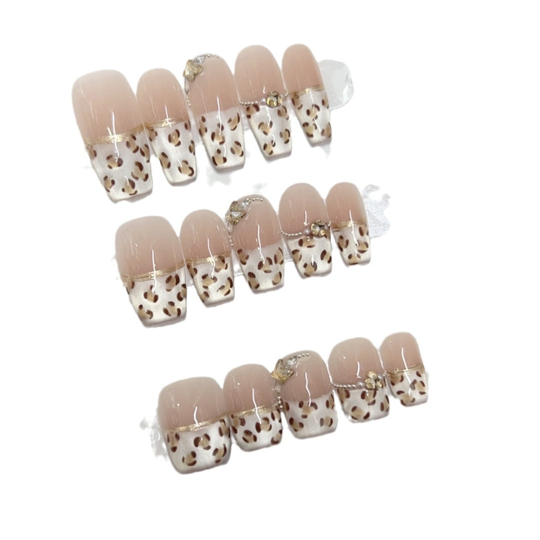 Elegant Press-On Nail Set with Luxe Design Kalsten