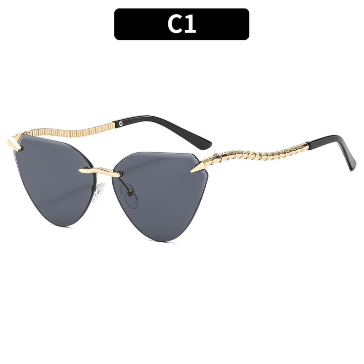 Elegant Cat-Eye Sunglasses with Textured Temples