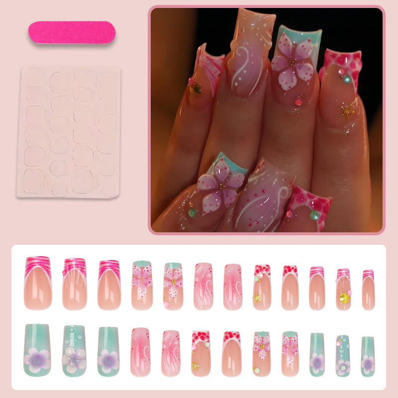 Nail set with floral accents and elegant details Kalsten