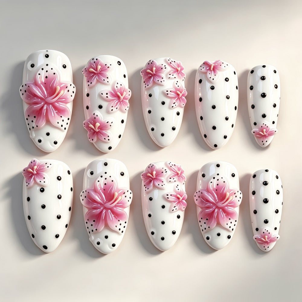 Artificial nail set with floral accents and polka dots Kalsten