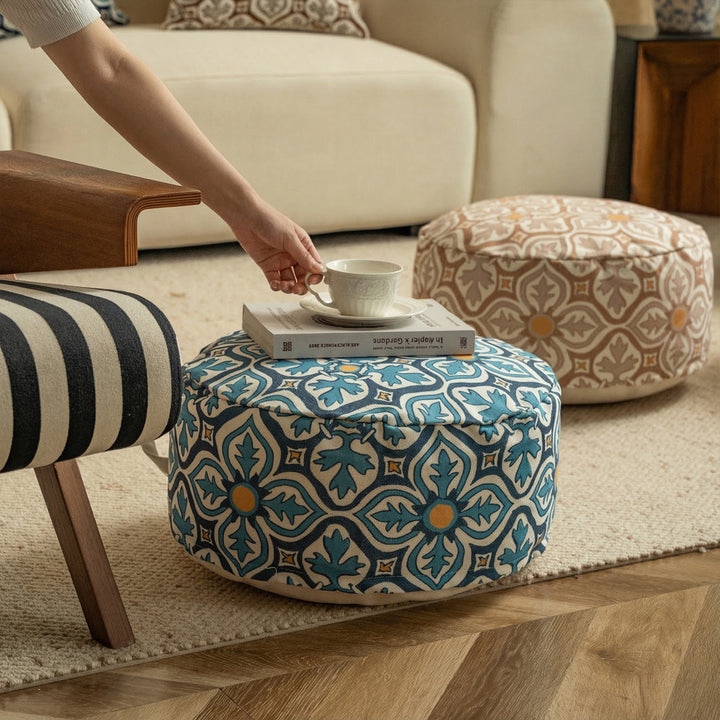 Round seat pouf with woven jacquard structure and practical carrying handle Kalsten