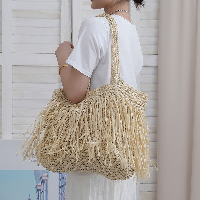 Trendy raffia bag with fringed details Kalsten