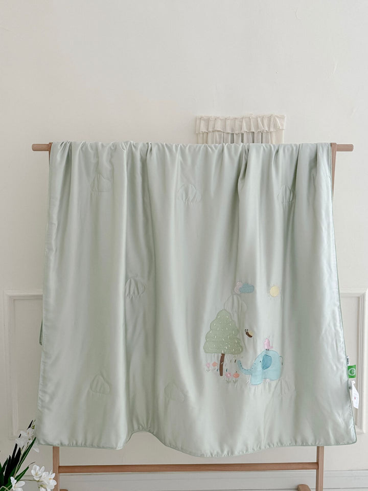 Children's comfort quilt with sweet bunny embroidery and silky satin cover