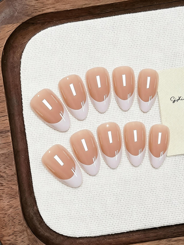 Elegant Artificial Nails with French Design Kalsten
