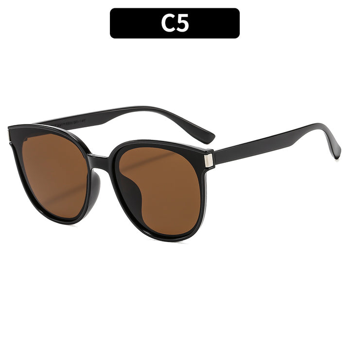 Stylish Cat-Eye Sunglasses with Vibrant Lenses