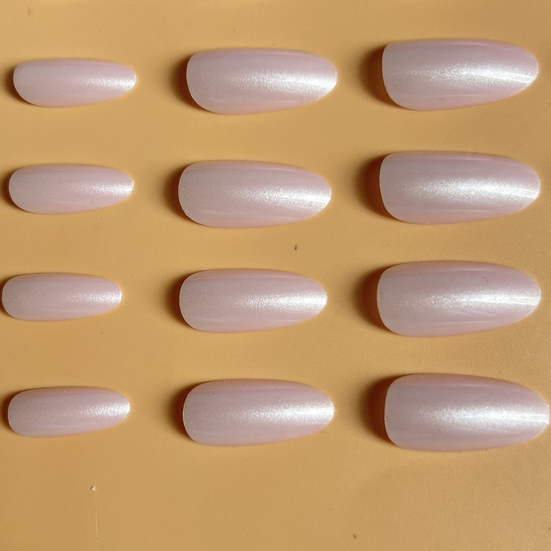 Elegant Almond Shaped Press-On Nail Extensions Kalsten