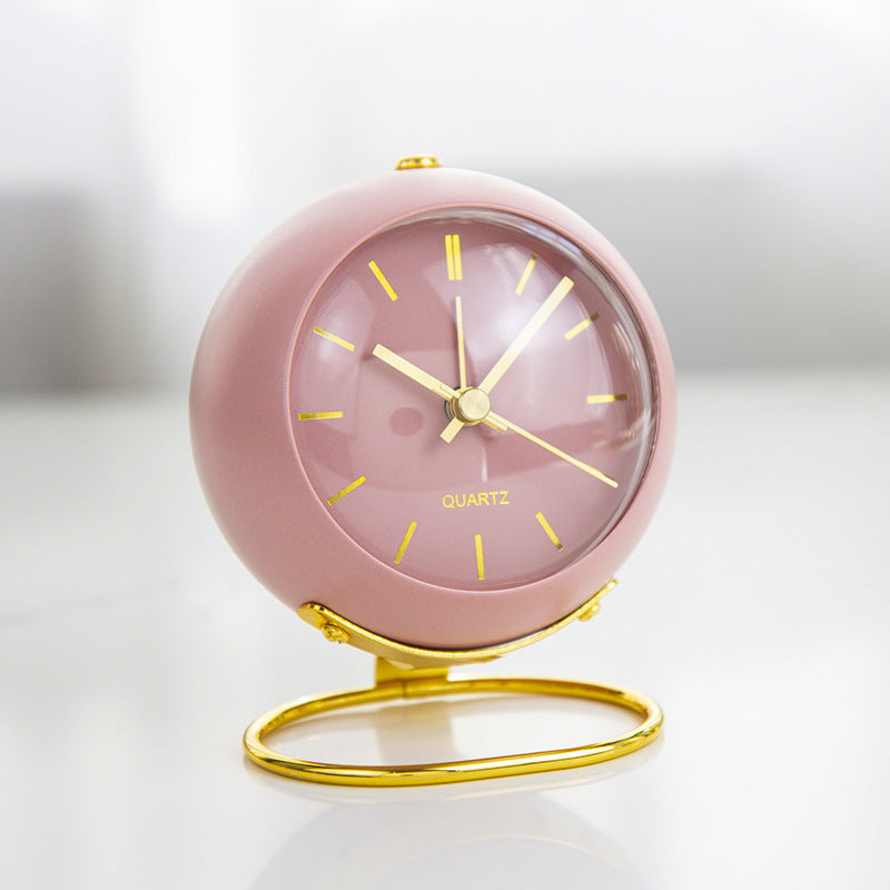 Elegant Table Clock in Scandinavian Design Kalsten