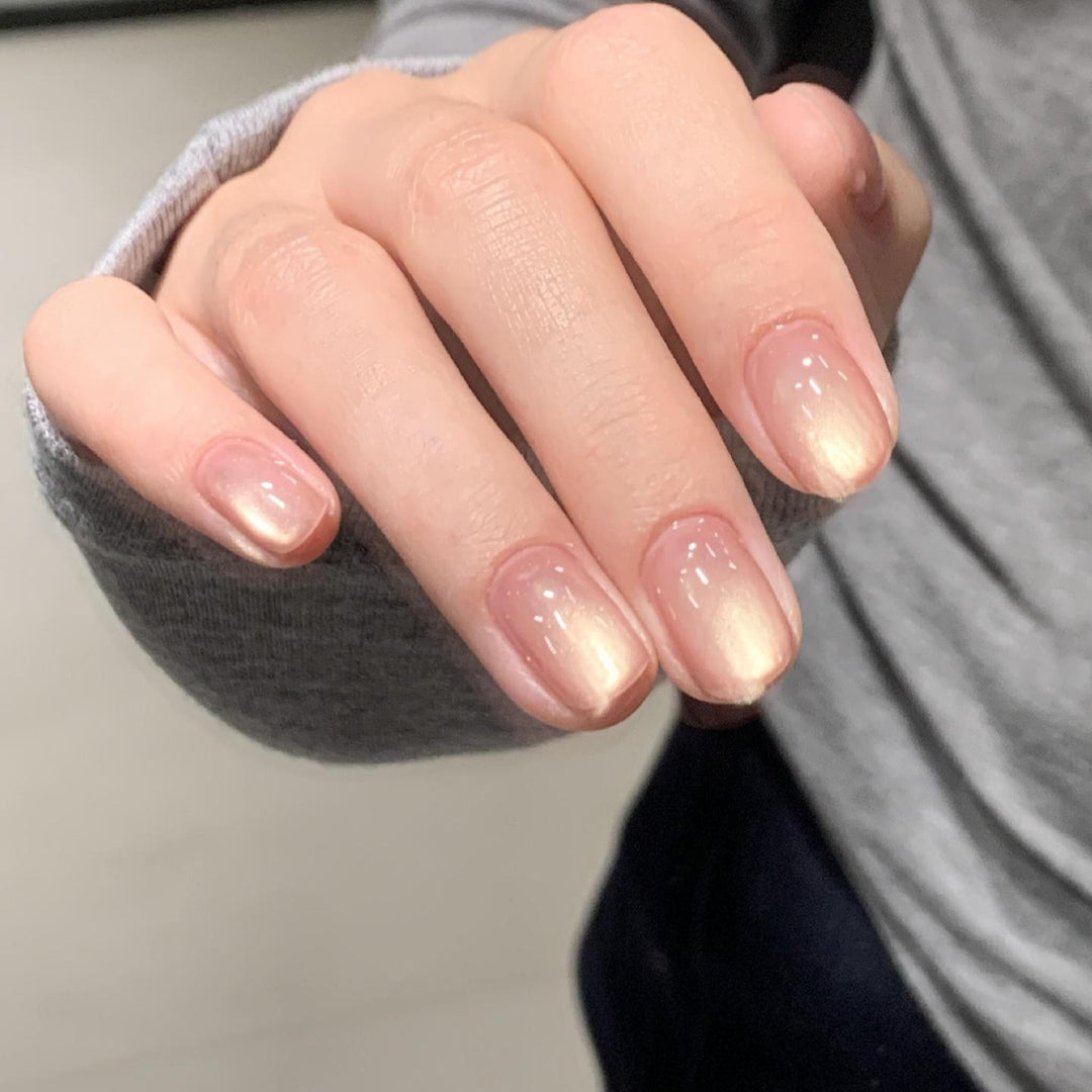 Shiny artificial nails with natural effect Kalsten