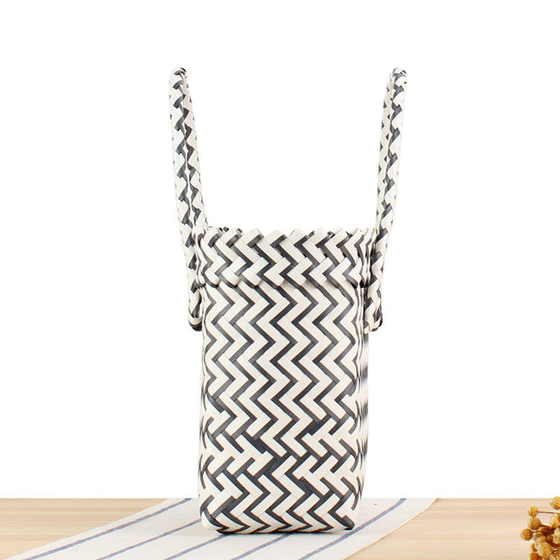 Practical shoulder bag with geometric pattern Kalsten