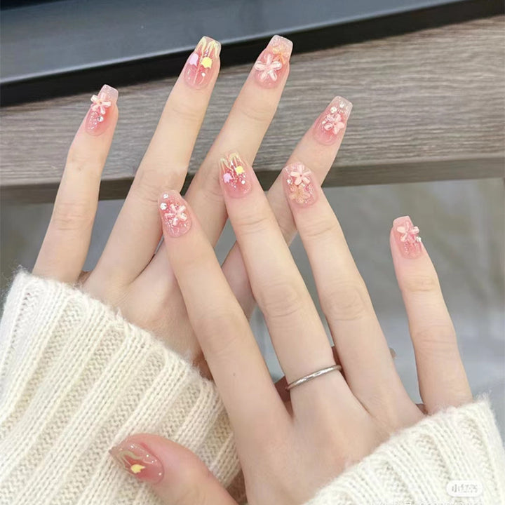 Glamorous artificial nails with delicate flower and glitter effects Kalsten