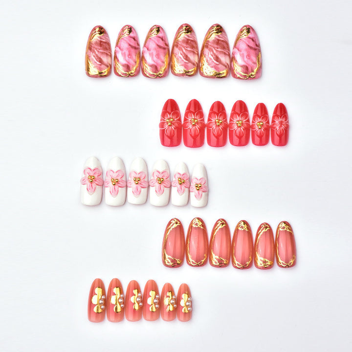 Artful nail tips with a floral touch Kalsten