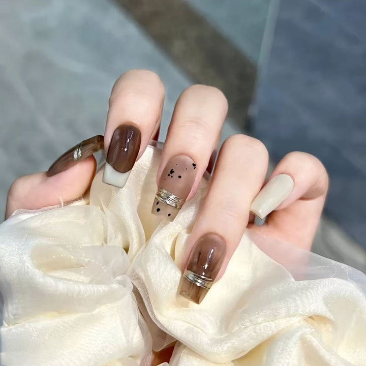 Trendy artificial nails with elegant metallic and gradient effects Kalsten
