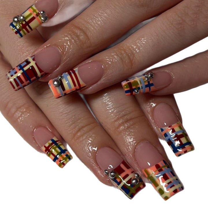 Artificial nails with geometric patterns and glossy accents Kalsten