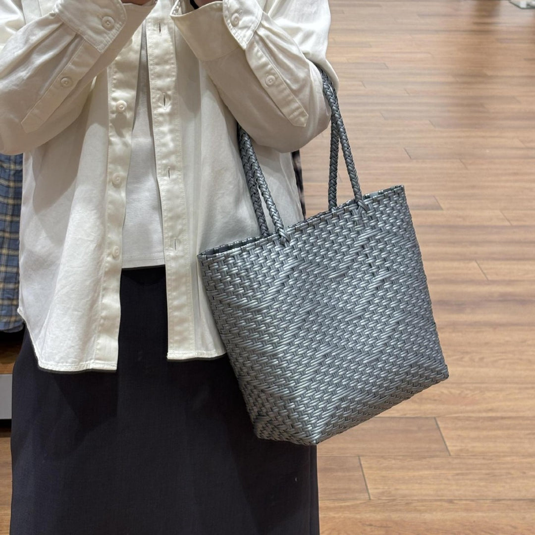 Hand-knotted tote bag with modern wave pattern Kalsten