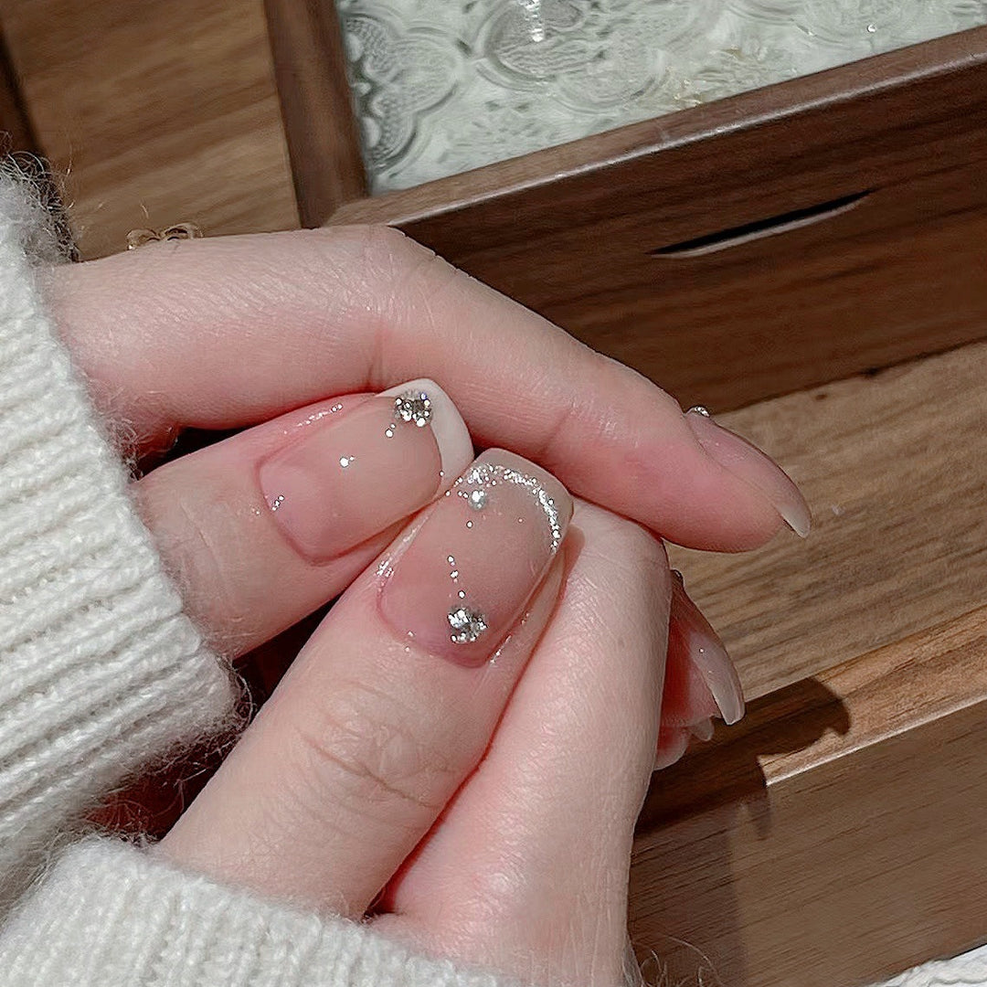 Glamorous artificial nails with filigree rhinestone details Kalsten