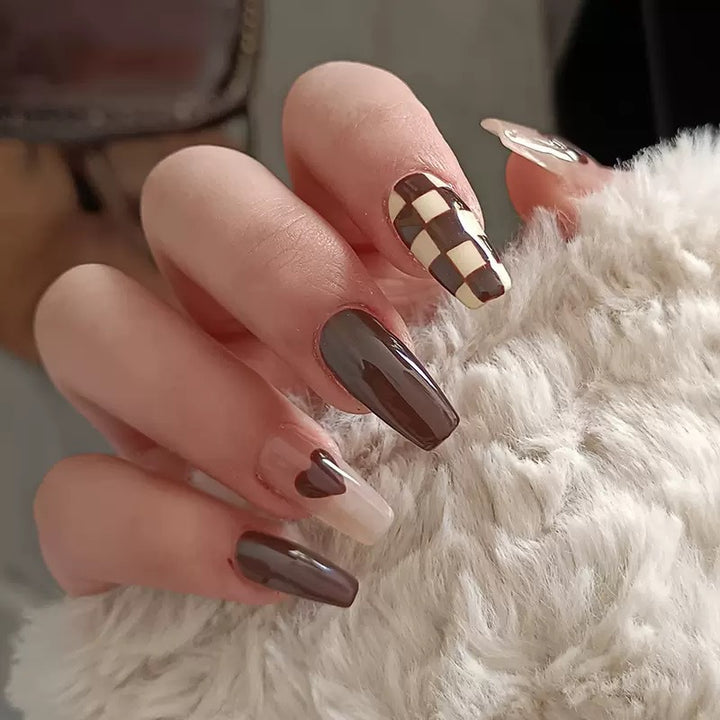 Artificiaal nail set with stylish and fashionable accents Kalsten