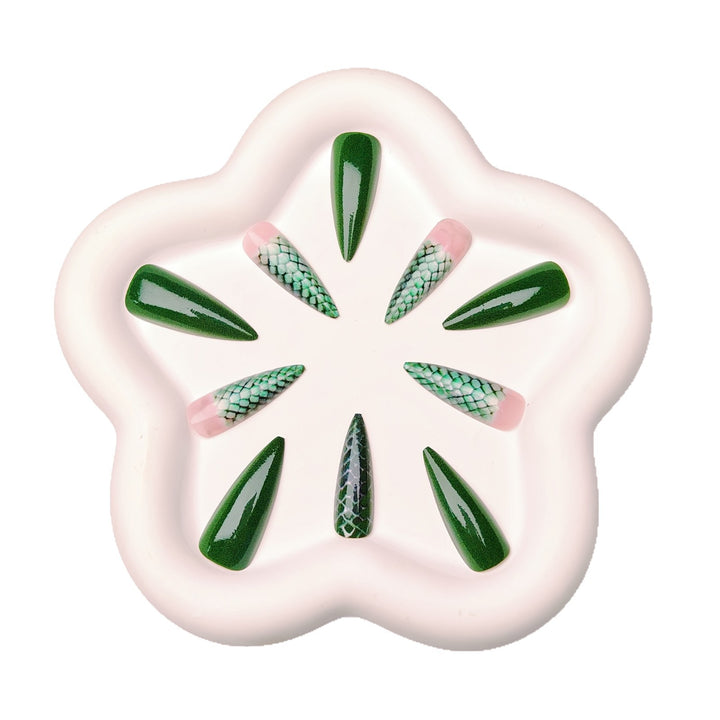 Artificial nails with shimmering snake skin pattern Kalsten