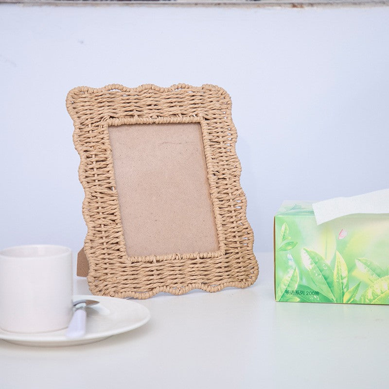 Playful picture frame in rattan style Kalsten