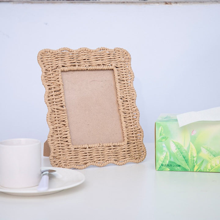 Playful picture frame in rattan style Kalsten