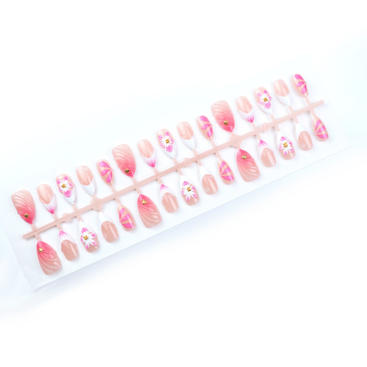 Artificial nail set with floral and elegant accents Kalsten