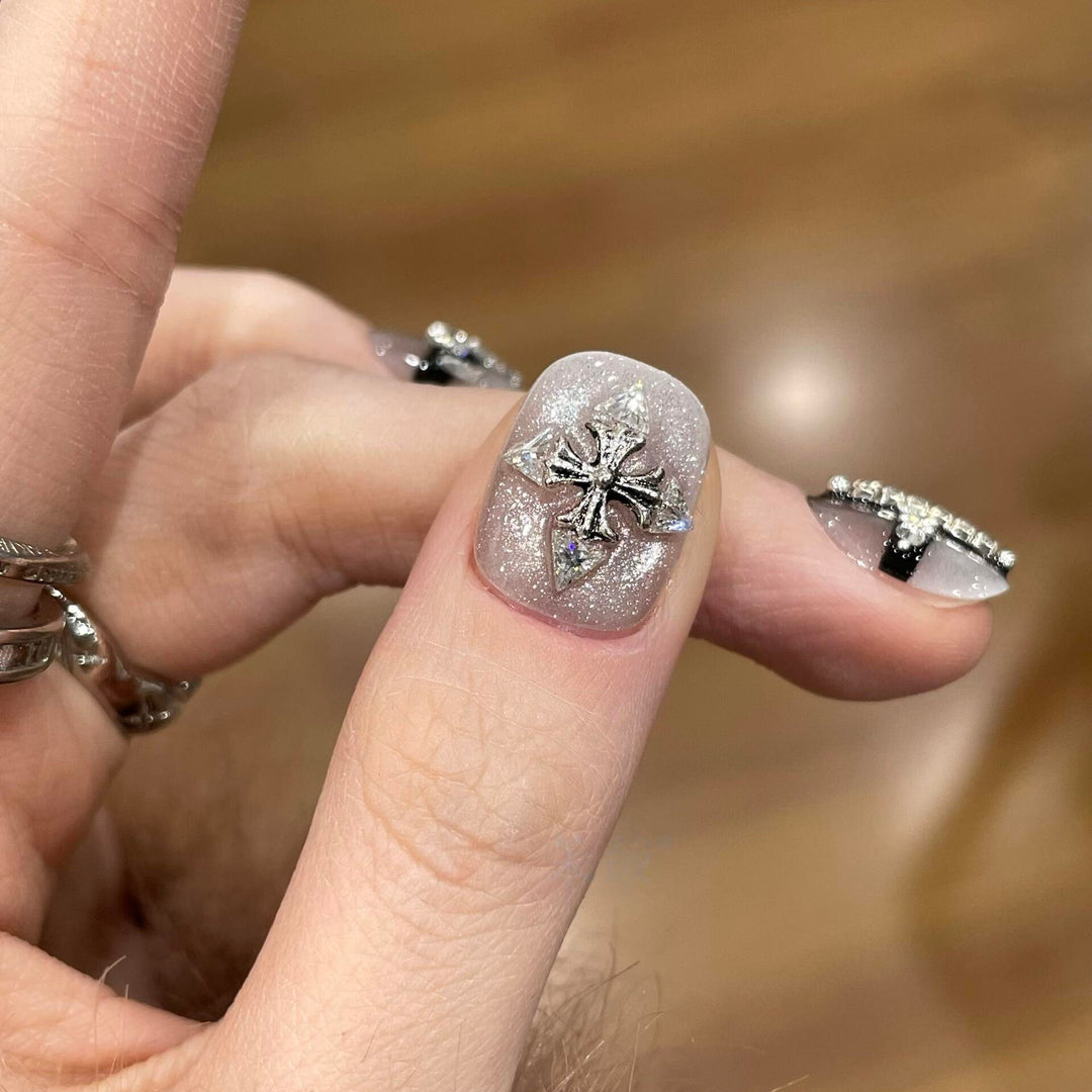 Glamorous artificial nails with rhinestone and glitter motifs Kalsten