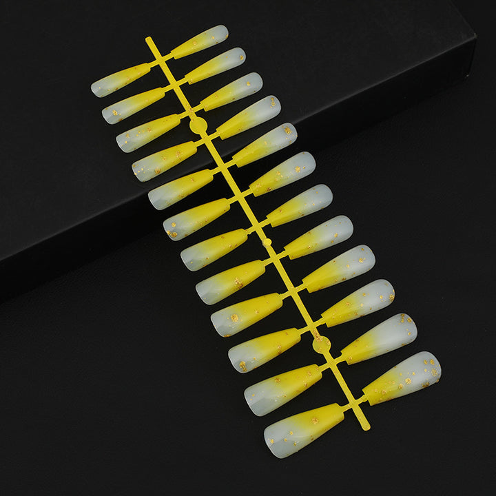 Elegant artificial nails with gold accents Kalsten