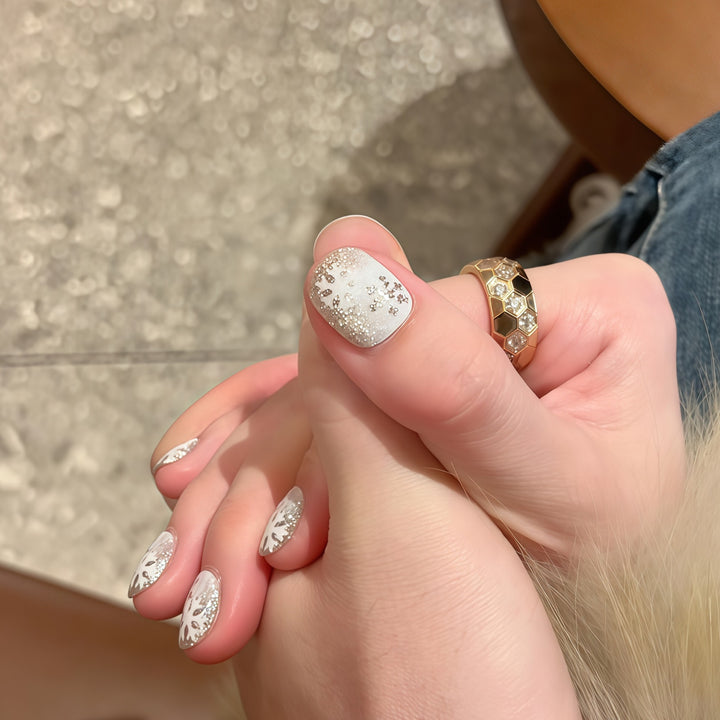Artificial nails with winter snowflake design Kalsten