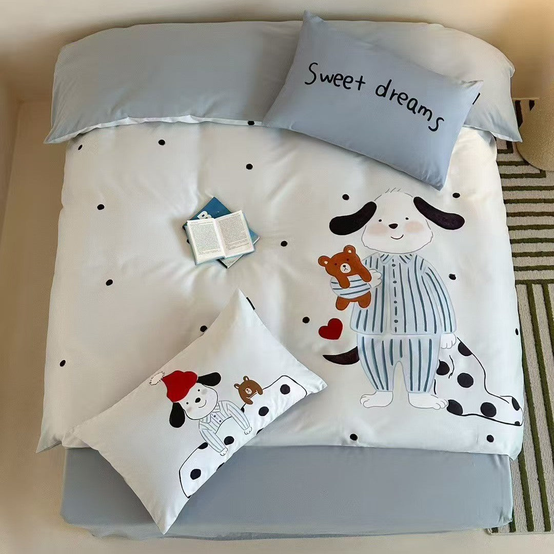 Multi-piece duvet cover and pillowcase set made of cotton muslin with illustrative teddy bear family print