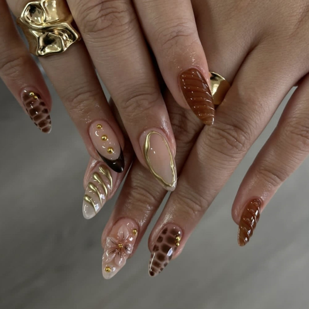 Elegant nail art in maritime design with glitter and 3D accents Kalsten