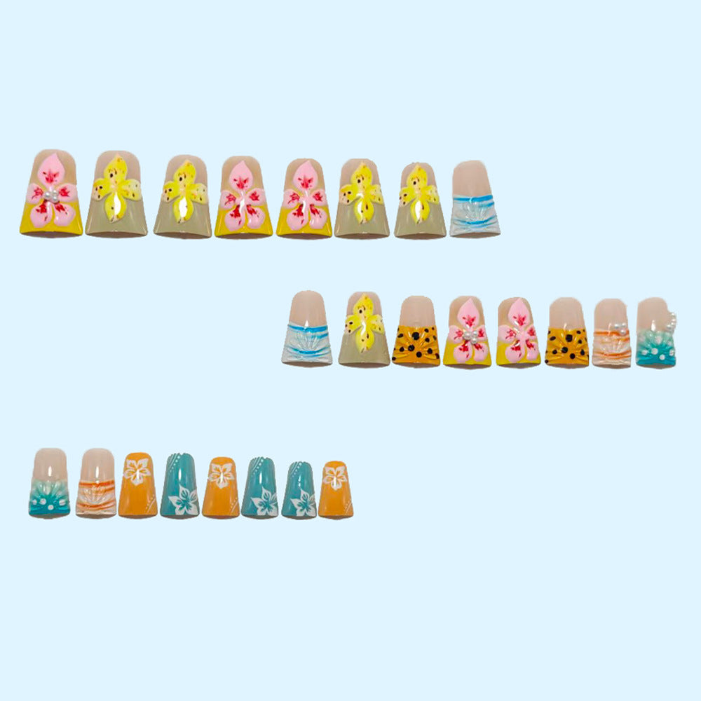 Exclusive artificial nails with floral accents and artistic embellishments Kalsten