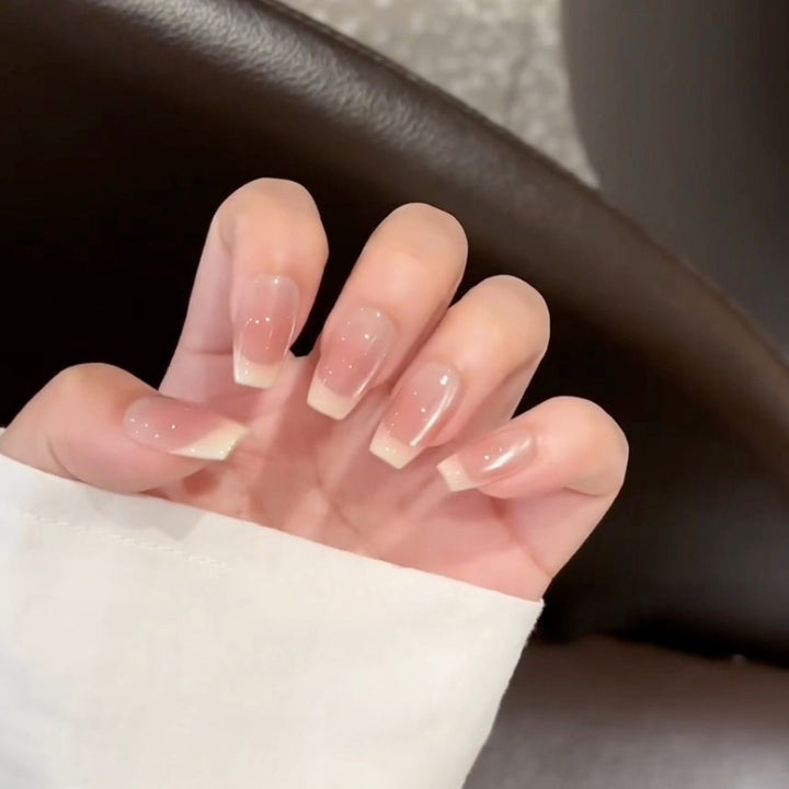 Artificial nails with elegant French tip Kalsten