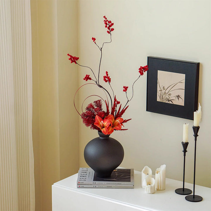 Stylish ceramic vase Kalsten