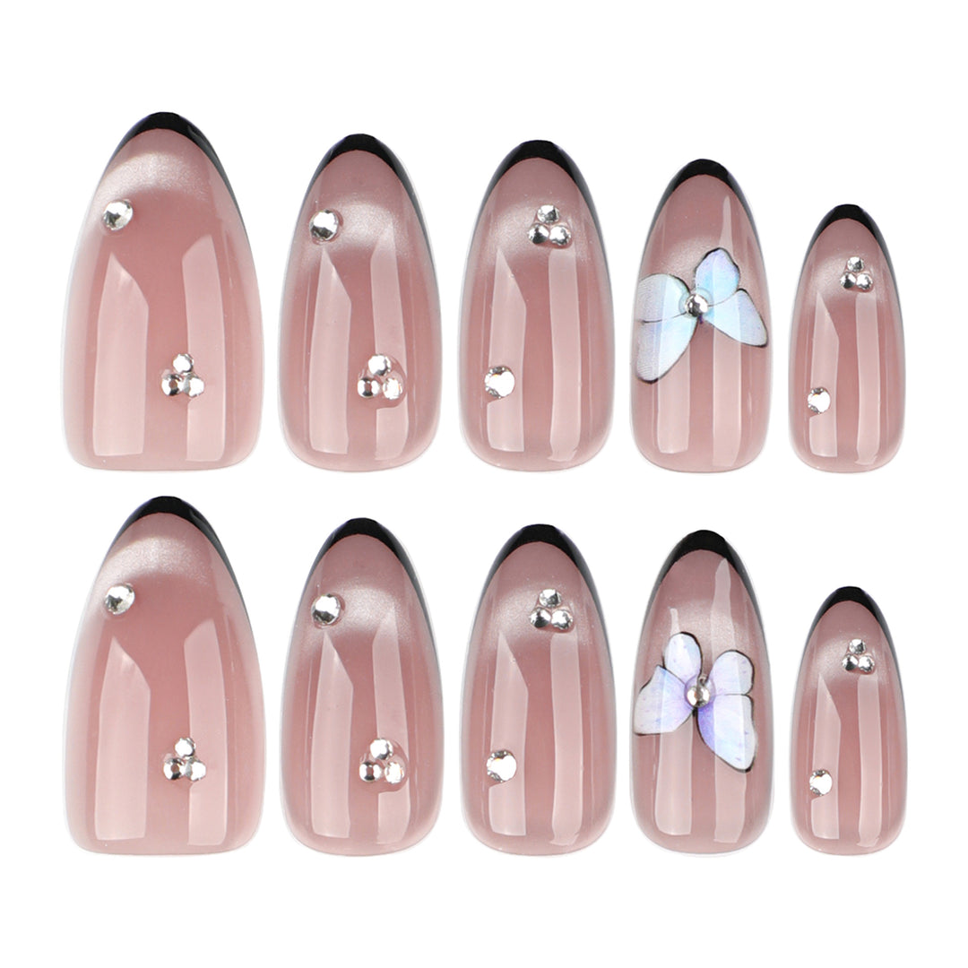 Artificial nail art with pearl and flower decorations Kalsten