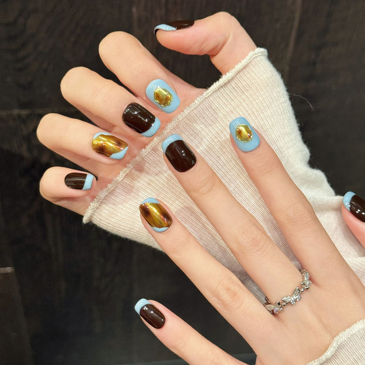 Artistic Press-On Nail Art Set with Metallic and Ombre Finish