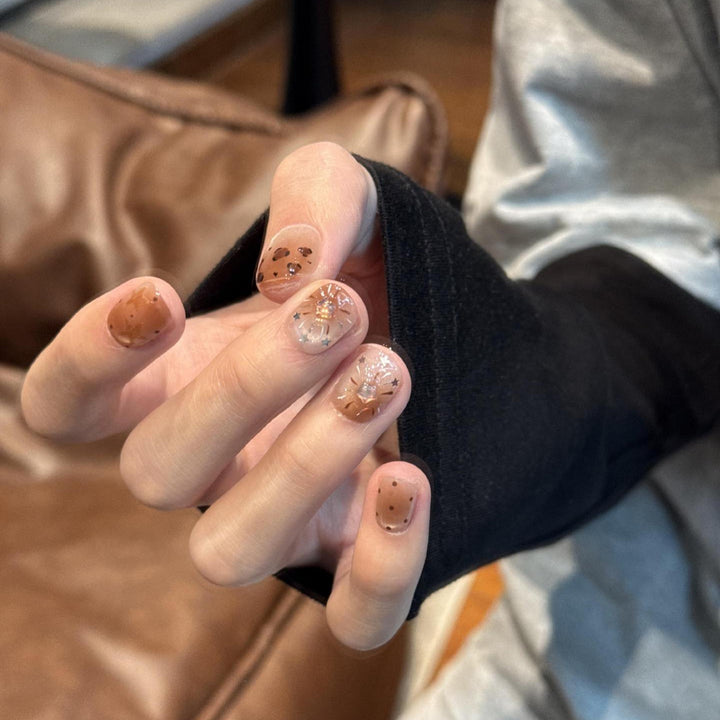 Artificial nails with shimmering fine accents Kalsten