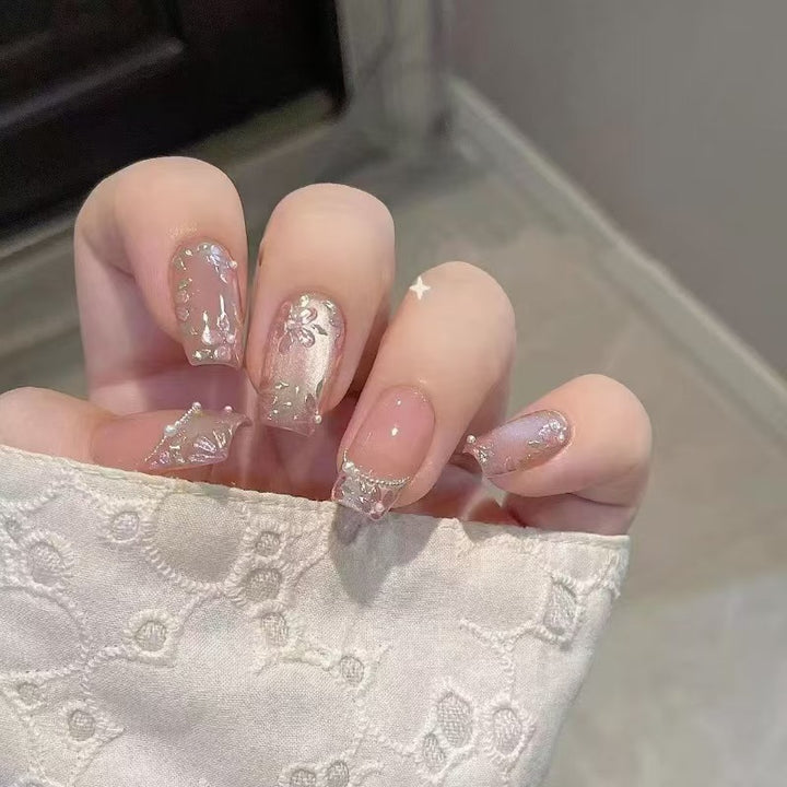 Artificial Nail Set with Floral Accents Kalsten