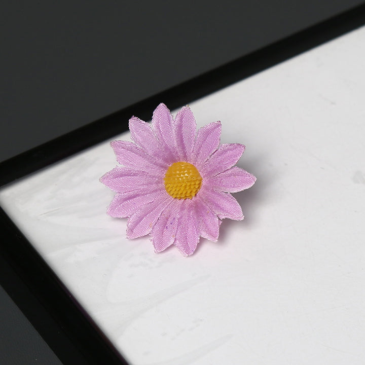 Elegant Fabric Daisy Flower Brooch for Decorative Wear
