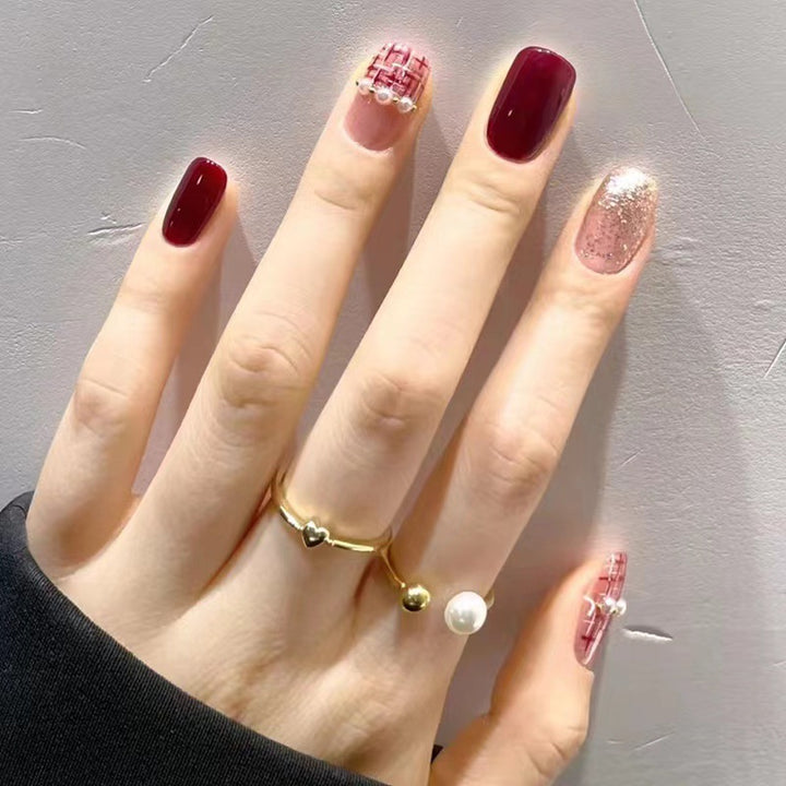 Artfully designed nail art Kalsten