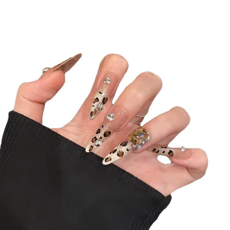 Artificial nails with glamorous glitter accents and leopard print Kalsten
