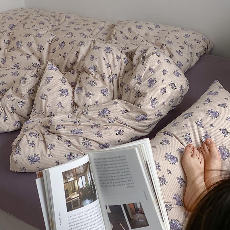 Cotton percale duvet cover and pillowcase set with fine watercolor flower print and hotel closure