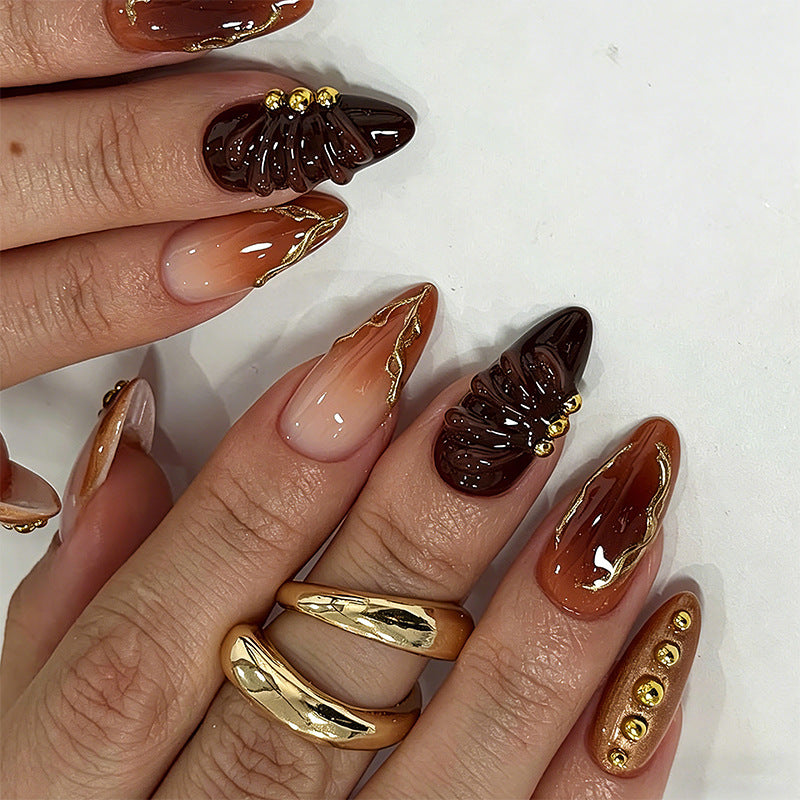 Artful nail set with floral accents Kalsten