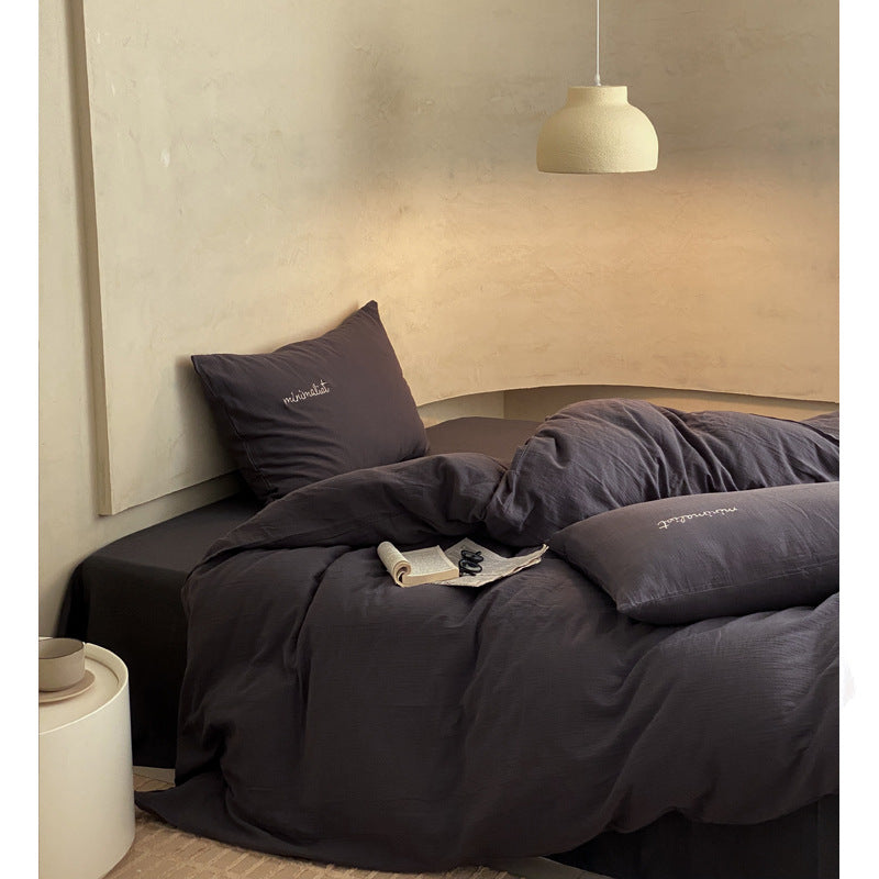Bedding set made of cotton muslin with quilted all-season blanket