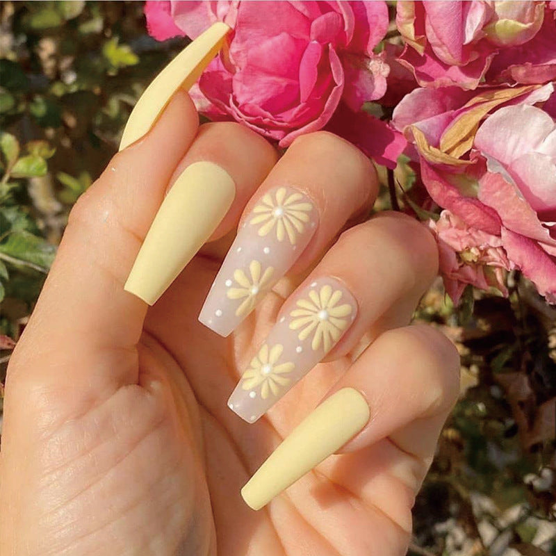 Elegant and artistic artificial nails Kalsten
