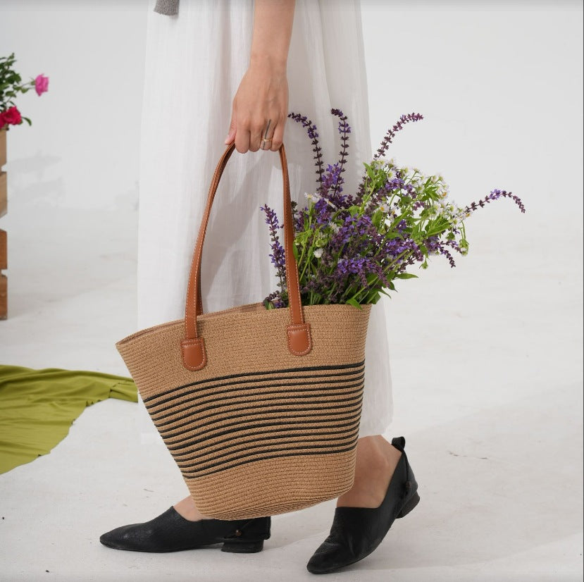 Elegant Bast bag with structured leather handles Kalsten