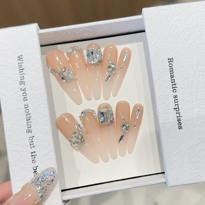 Artificial nails with exclusive rhinestone embellishments Kalsten