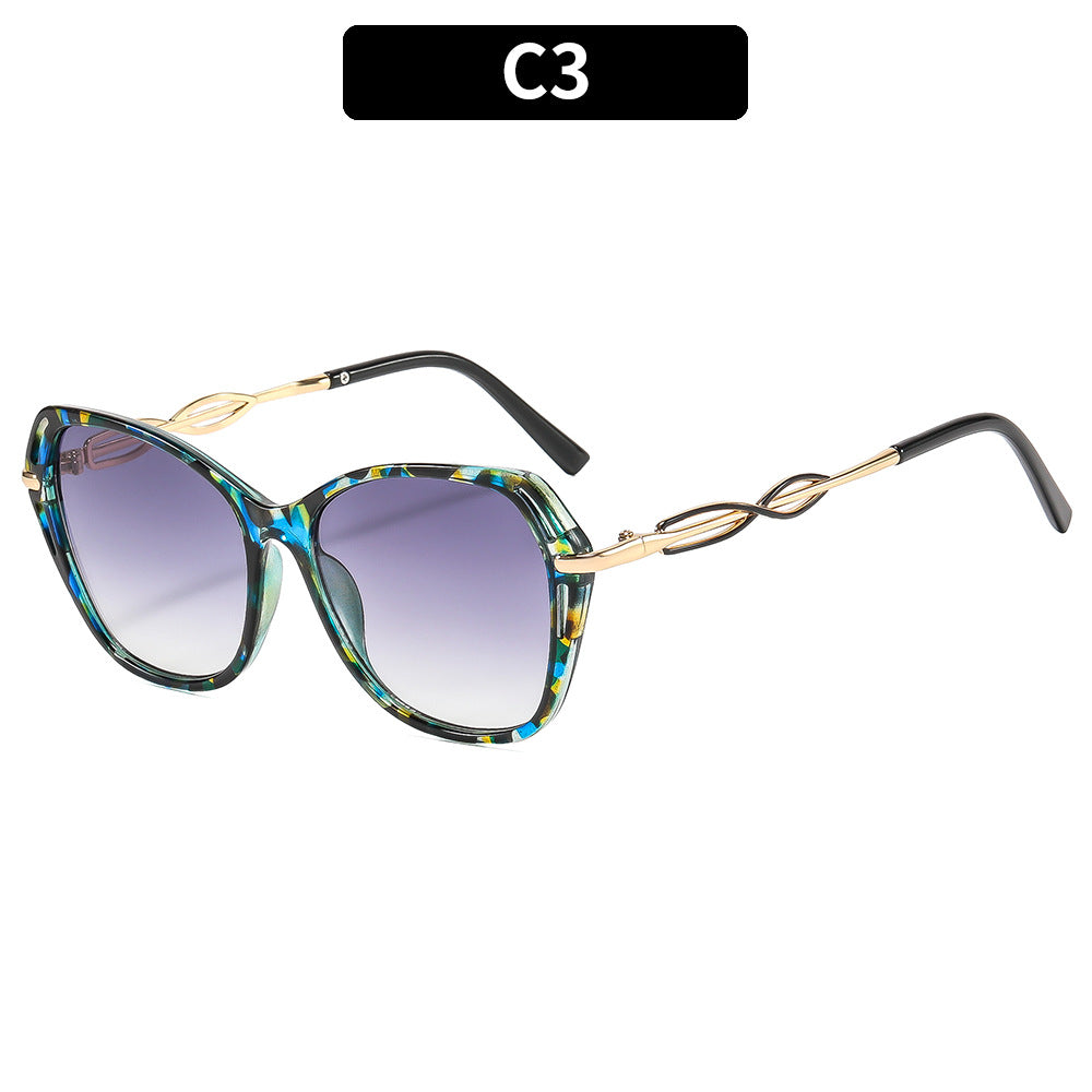 Stylish Cat-Eye Sunglasses with Elegant Gold Accents