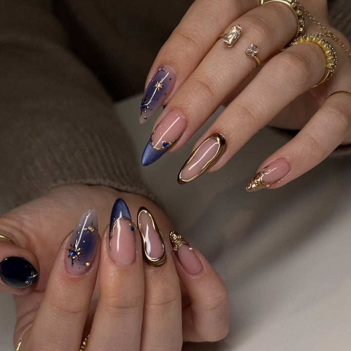Artificial nails with elegant gold accents Kalsten