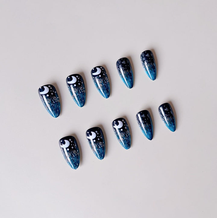 Glamorous artificial nails with sparkling star and moon motifs Kalsten